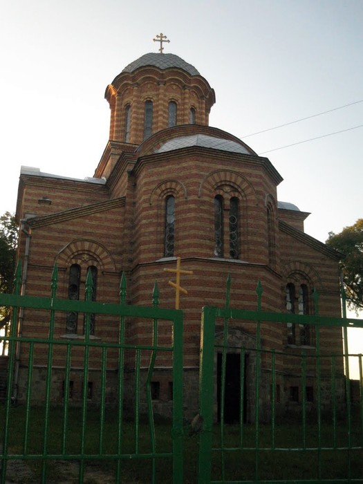 церква Різдва Богородиці у Круподеринцях фото