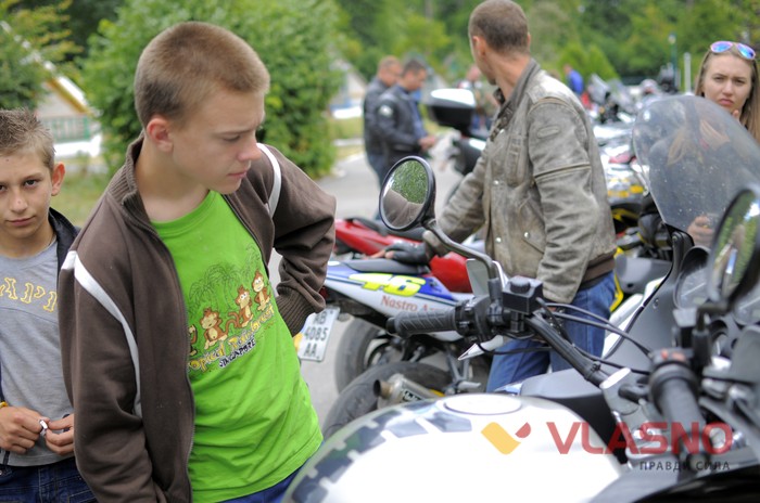 "ЗАГУЛьна спільнота" мотоциклістів відвідала дітей у таборы "Пролісок" фото