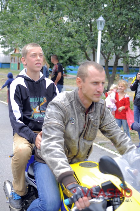 "ЗАГУЛьна спільнота" мотоциклістів відвідала дітей у таборы "Пролісок" фото