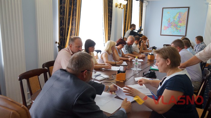 нарада з приводу МСЕК у Вінницькій облраді фото