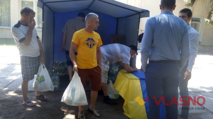 волонтери у Вінницькому військовому госпіталі фото