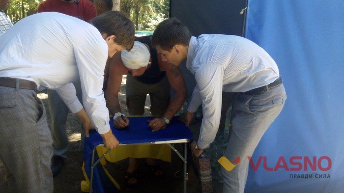 волонтери у Вінницькому військовому госпіталі фото