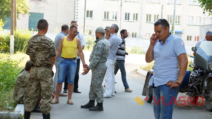 самооборона біля Кирнасівського цукрового заводу фото