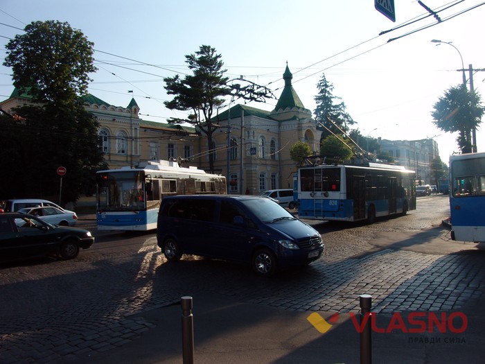 зупинка тролебуса у Вінниці фото
