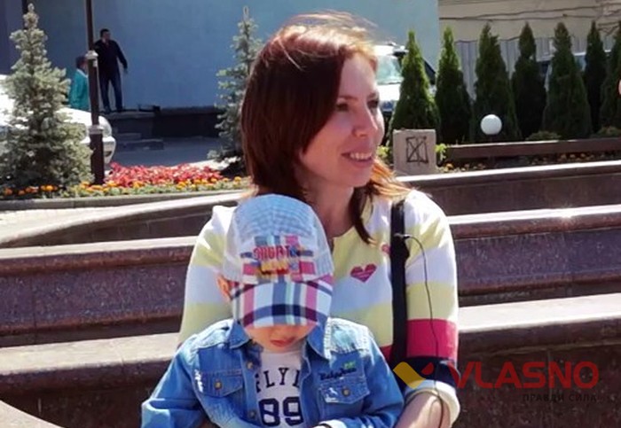 Перед Шевченком на Театральній поклали нову плитку фото