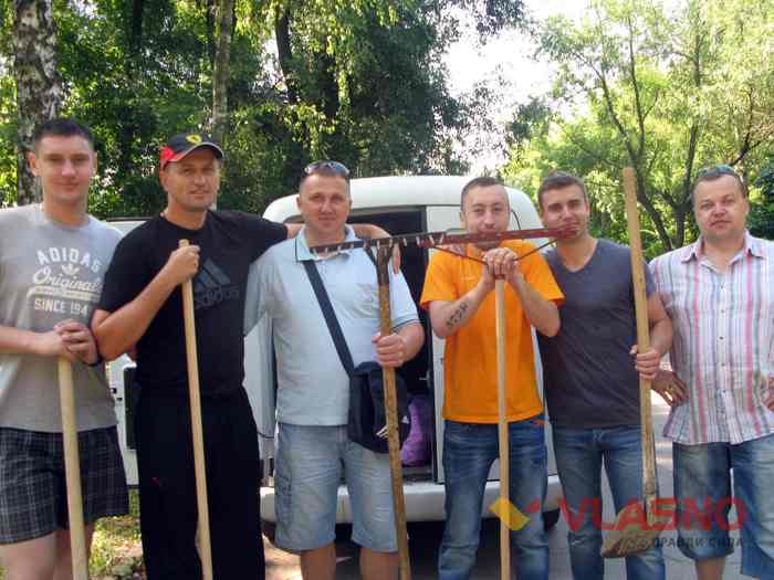 Вінничани прибрали «Бригантину» фото