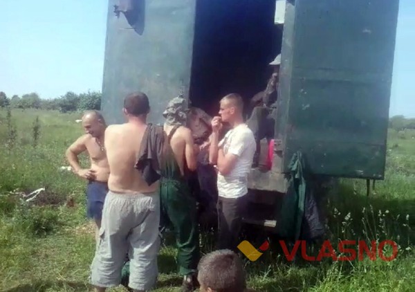 вирізання яблуневого саду у селі Лісова Лисіївка на Вінниччині фото