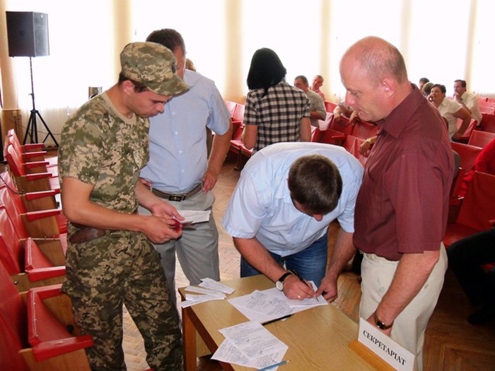 повістки депутатам міської ради Хмільника фото