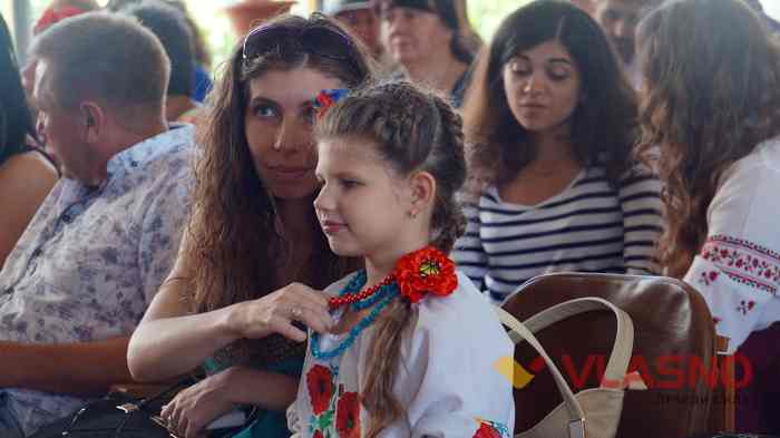 вінницькі волонтери отримали подяки та медалі "За гідність та патріотизм" від Всеукраїнського об'єднання громадян "Країна" фото