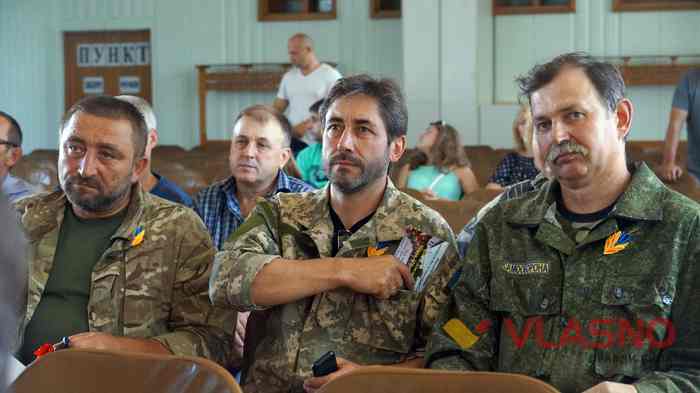 вінницькі волонтери отримали подяки та медалі "За гідність та патріотизм" від Всеукраїнського об'єднання громадян "Країна" фото