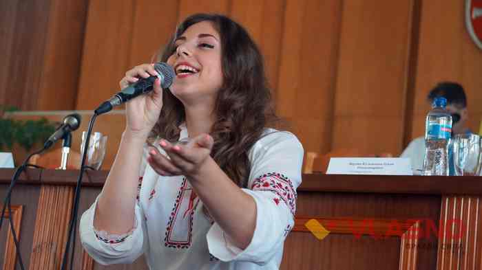 вінницькі волонтери отримали подяки та медалі "За гідність та патріотизм" від Всеукраїнського об'єднання громадян "Країна" фото