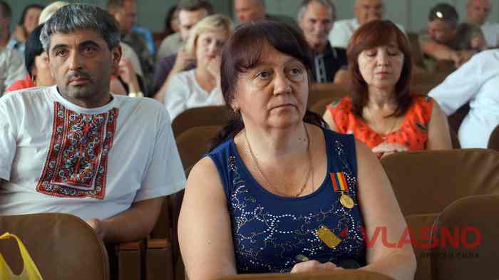 вінницькі волонтери отримали подяки та медалі "За гідність та патріотизм" від Всеукраїнського об'єднання громадян "Країна" фото