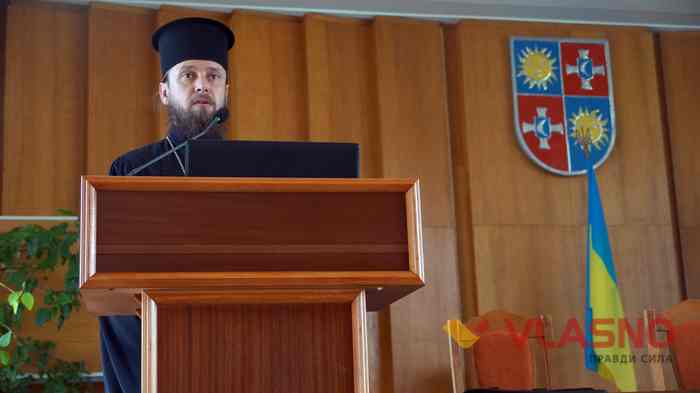 вінницькі волонтери отримали подяки та медалі "За гідність та патріотизм" від Всеукраїнського об'єднання громадян "Країна" фото