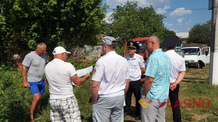 Комунальники під наглядом муніципальної поліції розібрали «Деруни» фото