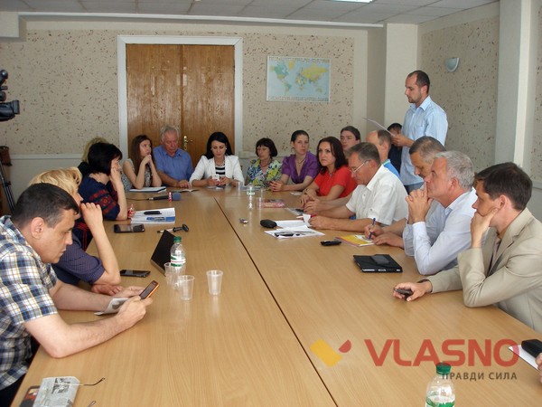 круглий стіл "Роль та відповідальність засобів масової інформації" фото