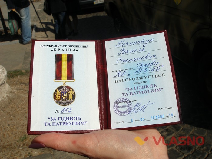Вінницький другокласник відправив бійцям посмішку України фото