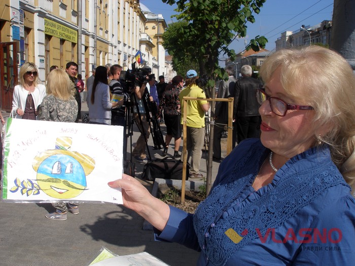 Вінницький другокласник відправив бійцям посмішку України фото