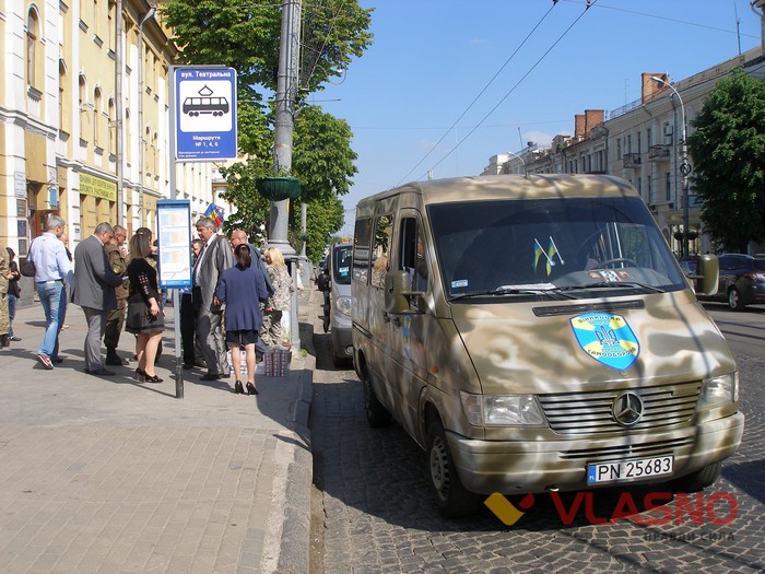 Вінницький другокласник відправив бійцям посмішку України фото