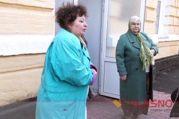 Відпочинок  у парку Ющенка можна було завершити у  каналізаційному люці 