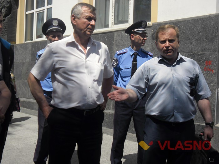 пікет щодо рейдерського захоплення у селі Строїнці Тиврівського району на Вінниччині фото