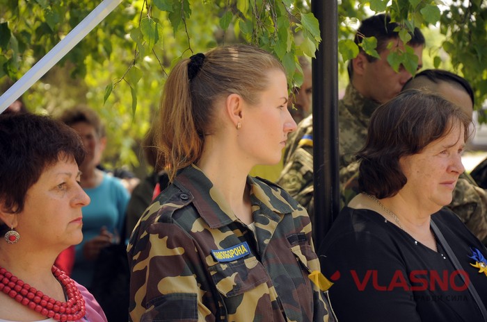 відкриття пам'ятного знаку Героям Небесної сотні у Теплику на Вінниччині фото