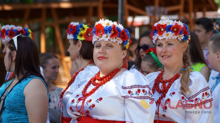 мегамарш у вишиванках у Вінниці фото
