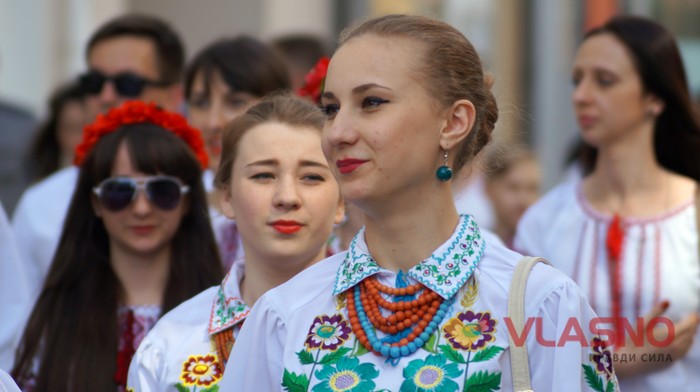 мегамарш у вишиванках у Вінниці фото