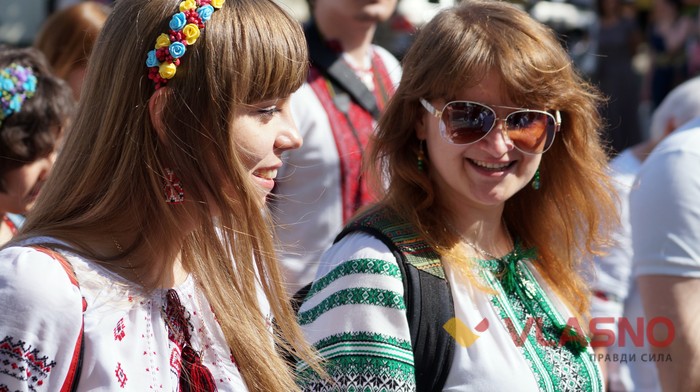мегамарш у вишиванках у Вінниці фото