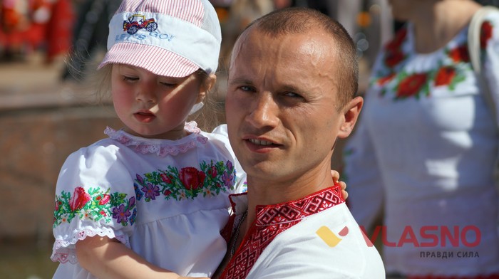 мегамарш у вишиванках у Вінниці фото