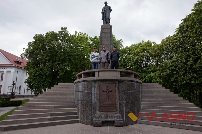 Вінничани здолали 600 кілометрів із бойовим прапором АТО  фото