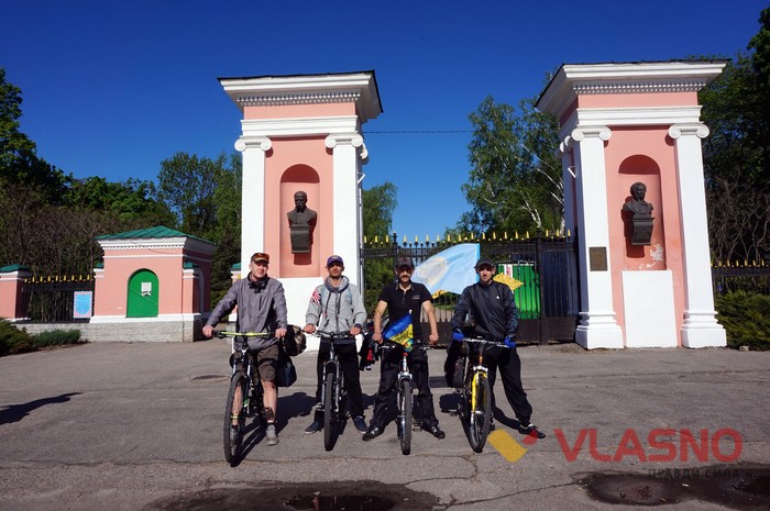 Вінничани здолали 600 кілометрів із бойовим прапором АТО  фото