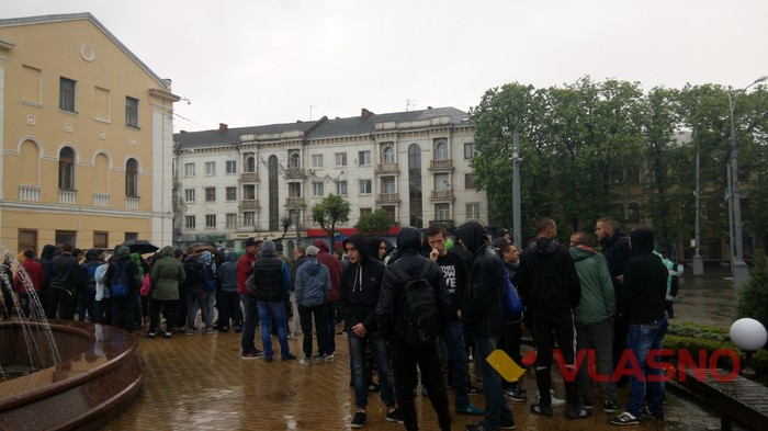 Вінницькі ультрас відстоюють «Ниву» фото