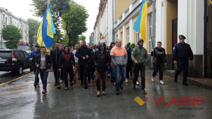 Вінницькі ультрас відстоюють «Ниву» фото