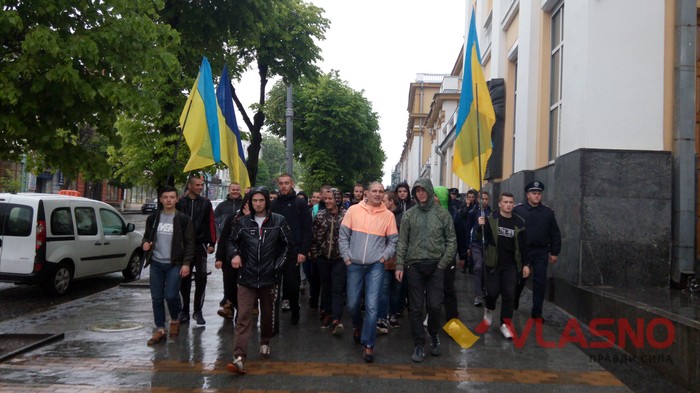Вінницькі ультрас відстоюють «Ниву» фото