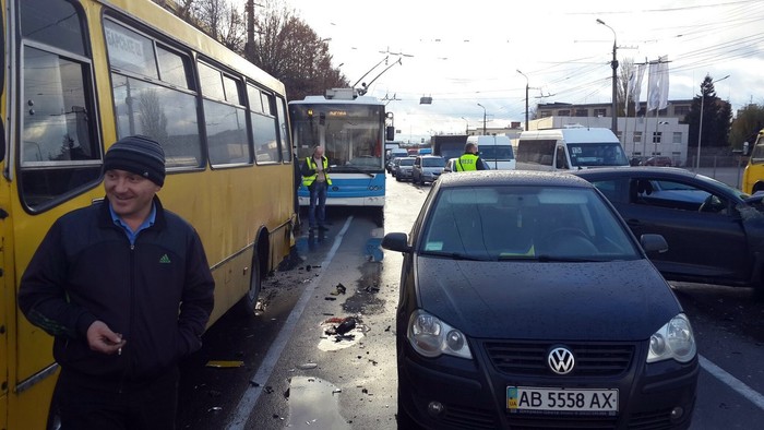 ДТП на вулиці Лебединського у Вінниці фото