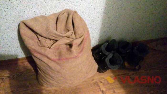 Ірма Крат і громадські активісти заселяють родину Мігальчинських у квартиру фото