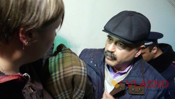 Ірма Крат і громадські активісти заселяють родину Мігальчинських у квартиру фото