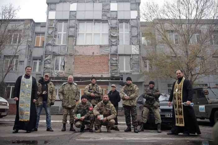 вінницькі священники у зоні АТО фото