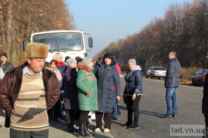 протест через будівництво курників у Четвертинівці фото