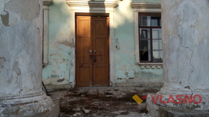 палац Холоневських у селі Гущинці фото