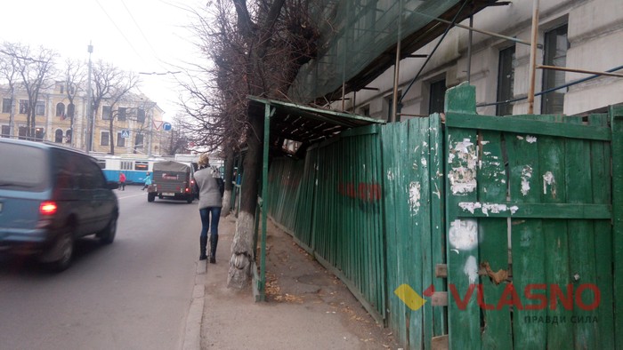 паркан на вулиці Театральна у Вінниці фото