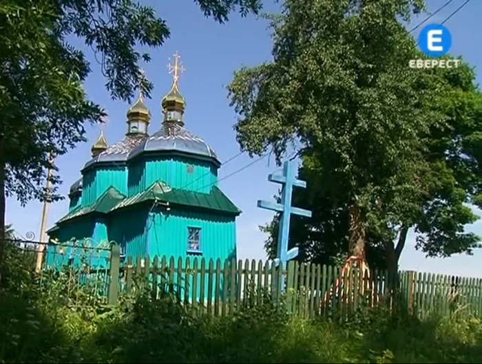 лик Ісуса Христа на дереві у селі Довгополівка фото