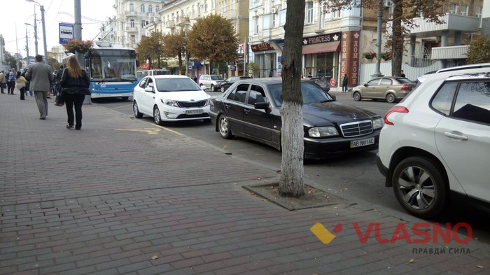 порушення руху автомобілів на Соборній у Вінниці фото