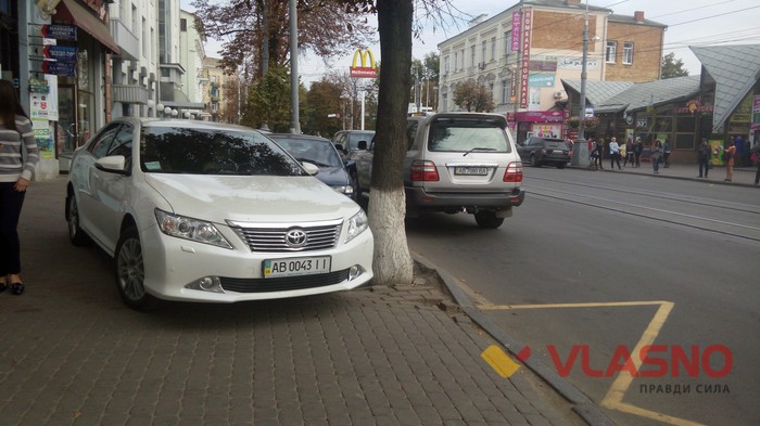 порушення руху автомобілів на Соборній у Вінниці фото