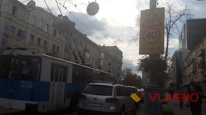 порушення руху автомобілів на Соборній у Вінниці фото