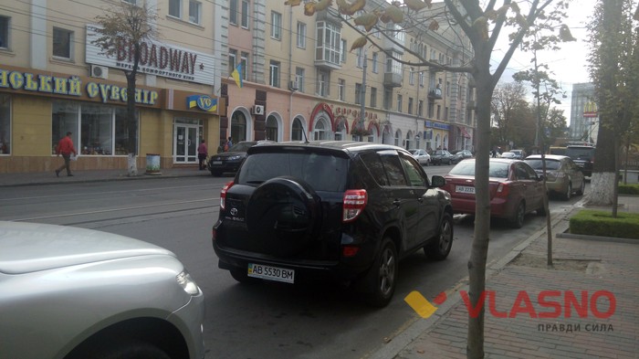 порушення руху автомобілів на Соборній у Вінниці фото