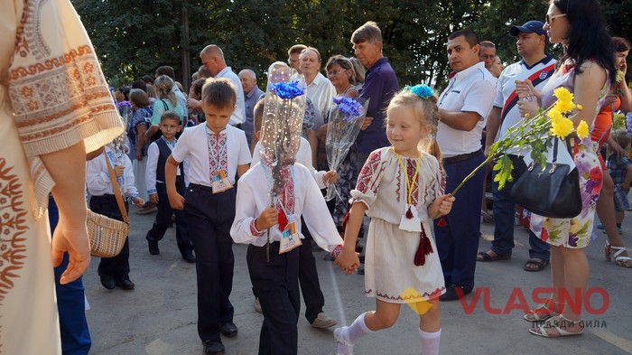 у Вінницькій школі №11 відбулось відкриття стенду вшанування Тараса Сича фото