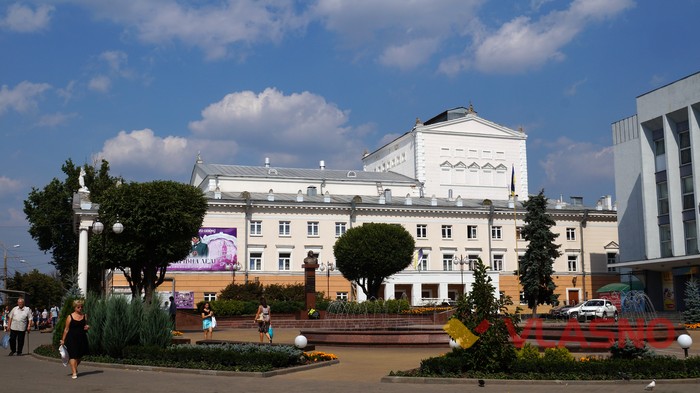 театр імені Садовського у Вінниці фото
