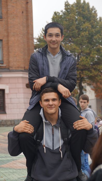 учасник складання пазлу герба міста Вінниці фото