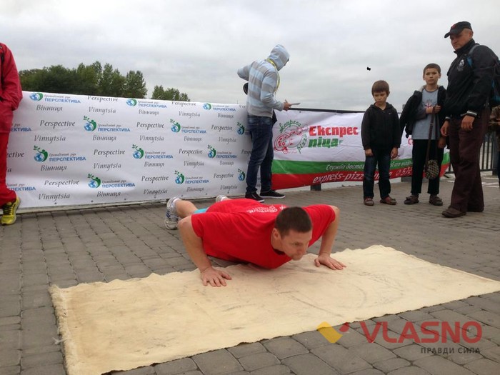 змагання з віджимання у Вінниці фото